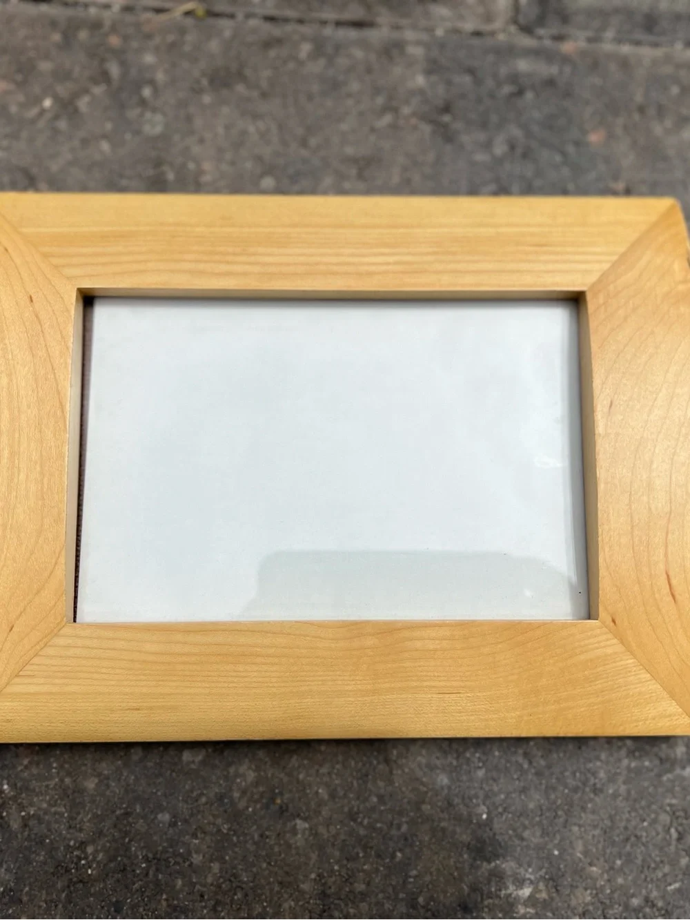 Crate & Barrel Curved Wood Photo Frame 4x6 Tabletop Wall Mount Light Maple Honey